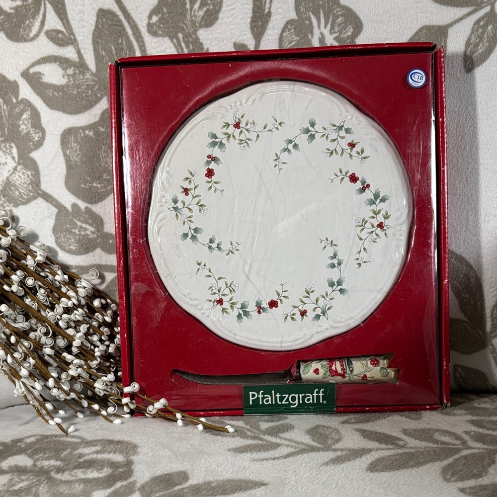 Pfaltzgraff Red and White Holiday Plate Set